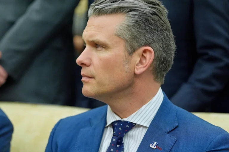 No one expected it: Pete Hegseth quietly did something that brought a stranded family to tears in the middle of the night